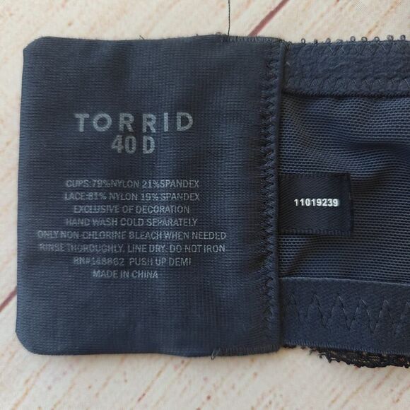 Torrid Lace Overlay Push-Up Demi Bra sz 40D - Picture 11 of 11